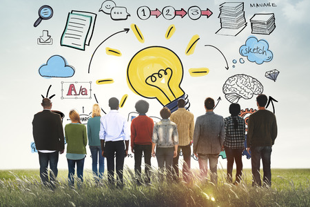 מהי חדשנות? - תמונה עם אנשים חושבים